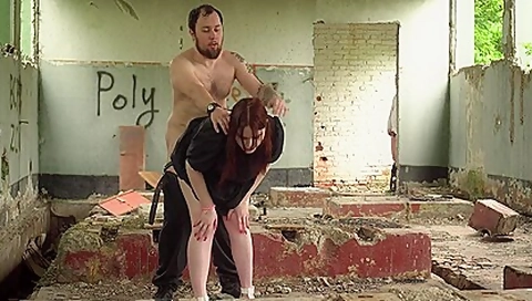 Bull Cums In Cuckolds Wife In A Abandon Bilding