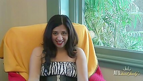 Natalie Lips - Loves To Play With Her Nice Sexy Pussy